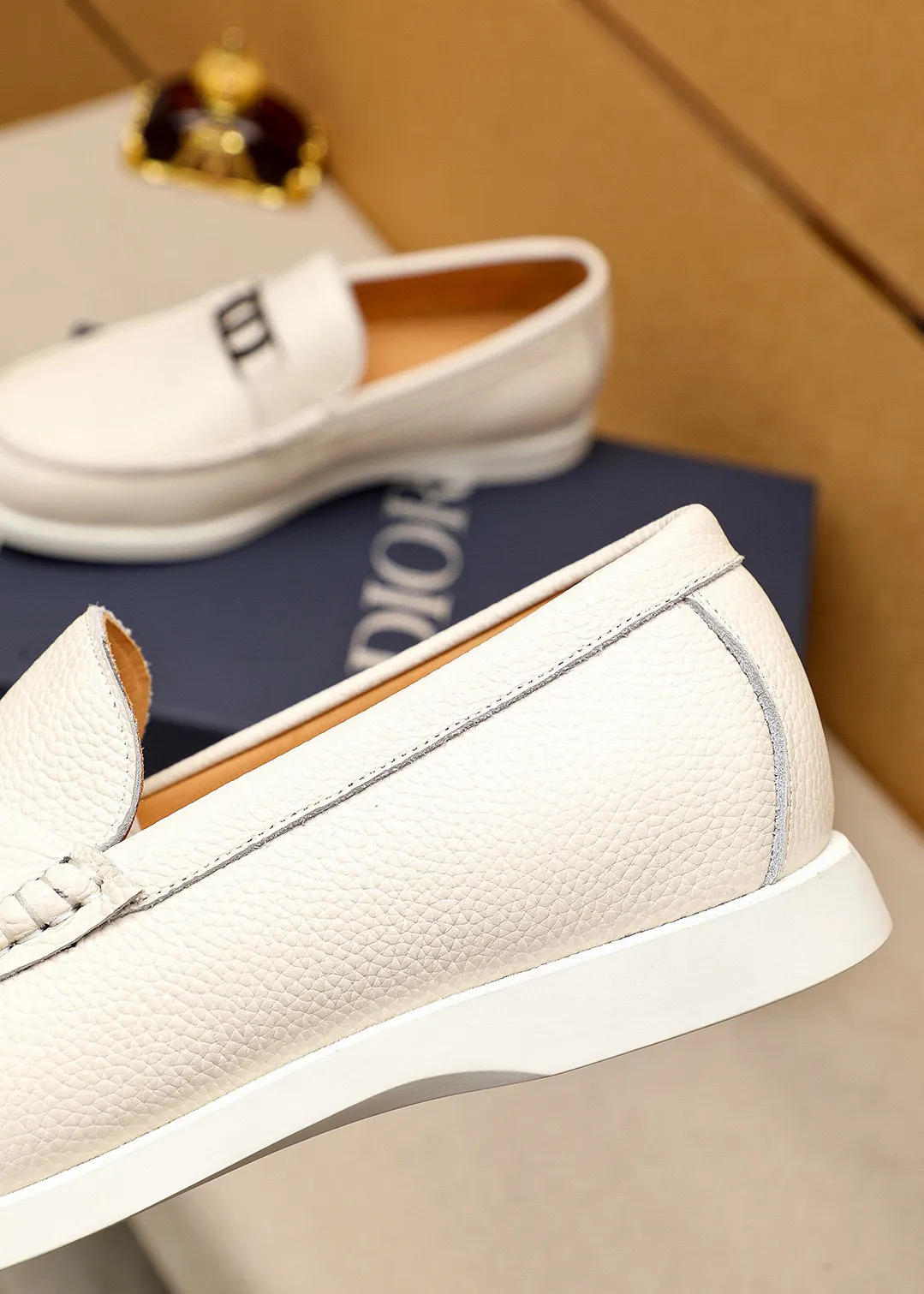 Men's shoes 💰480 💐Original packaging Product trademark: Dior "Dior" casual leather shoes Regular size: 38-44 (45.46.47🉑️Customized) Product materials: Selected Italian imported first-layer pebbled cowhide leather upper + luxury hardware buckle, imported water-dyed cowhide lining. Strong three-dimensional visual effect, original rubber outsole Color: 3⃣️colors available